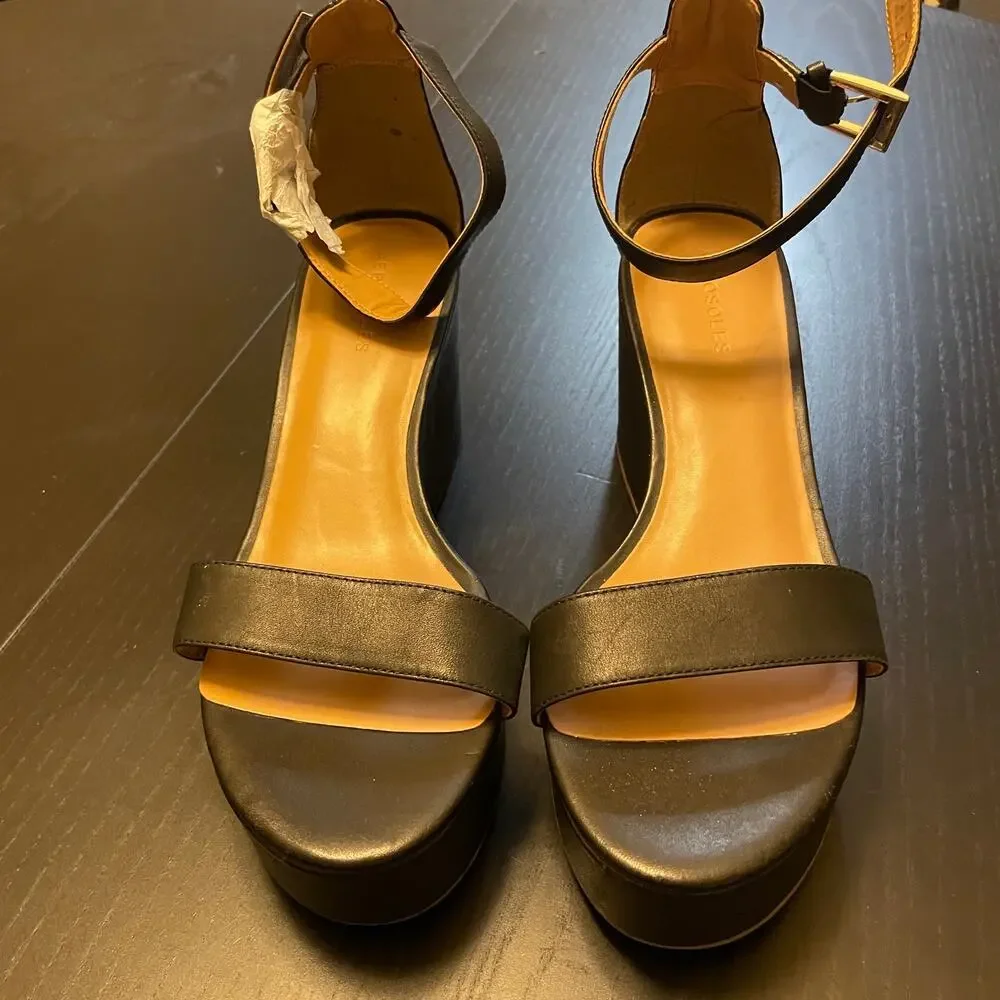 NWOT Aerosoles Wedge Platform Sandals - Women Size 10 = Black